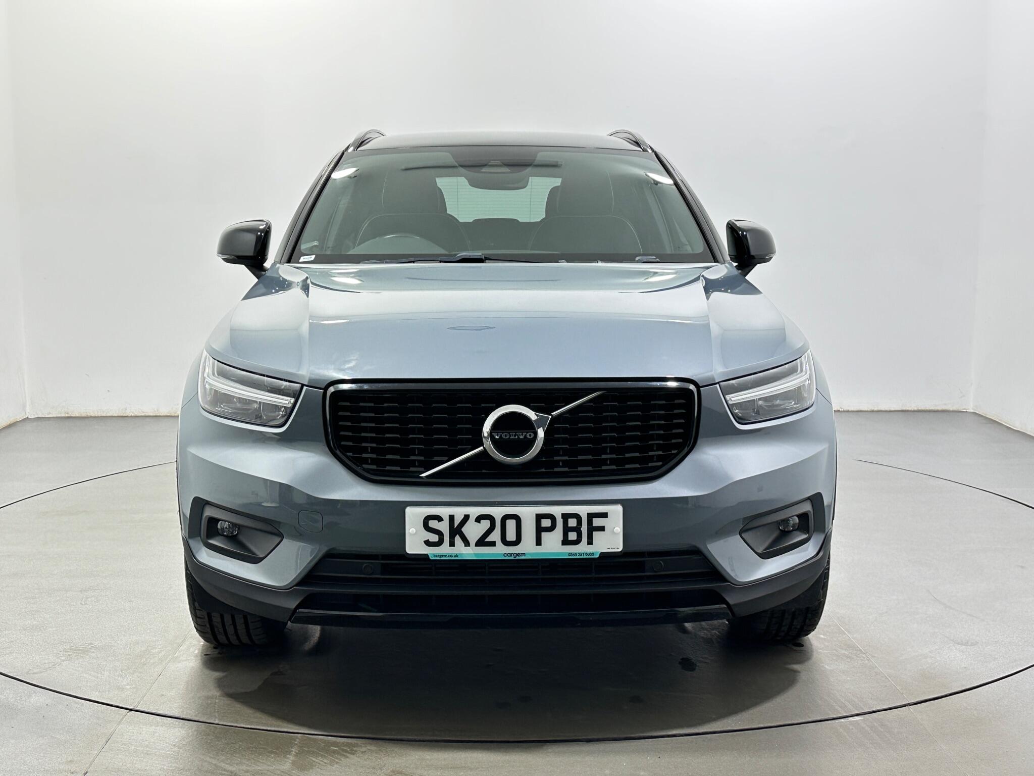 Volvo XC40 view 3