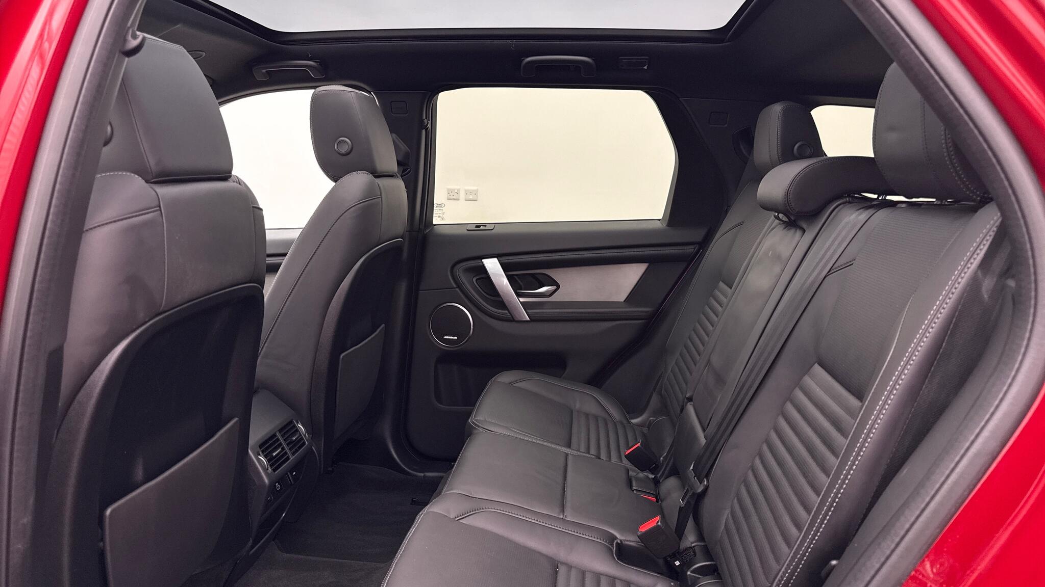Land Rover Discovery Sport view 4