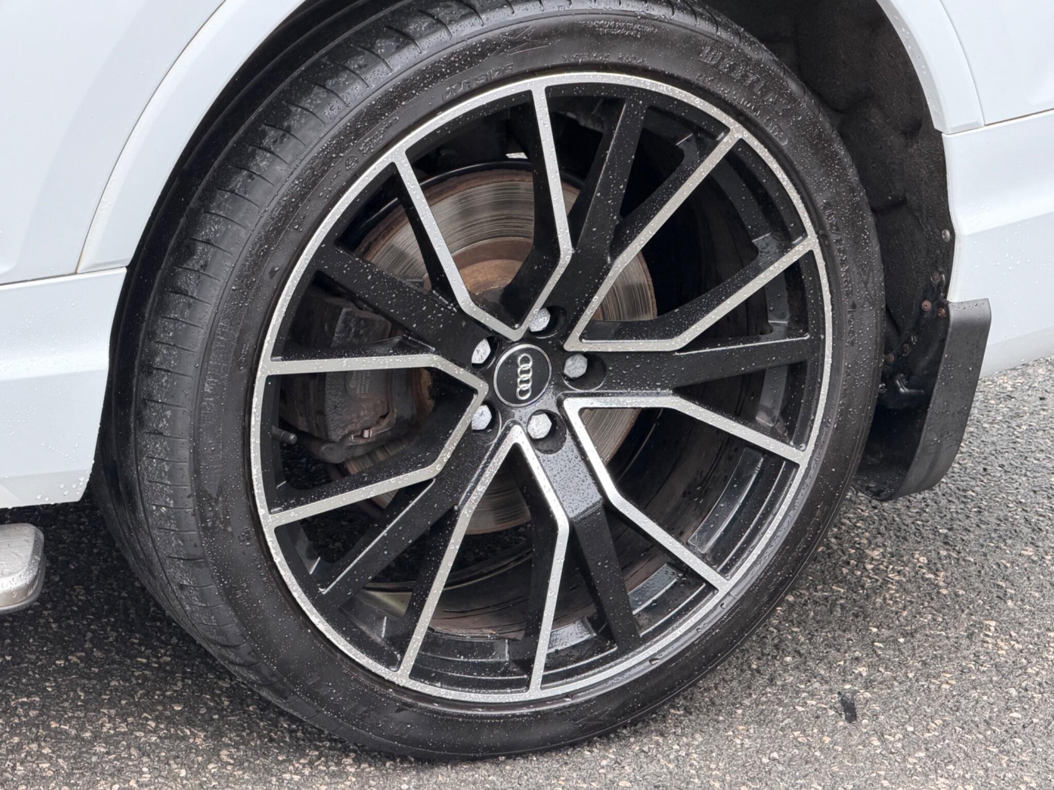Audi Q7 view 60