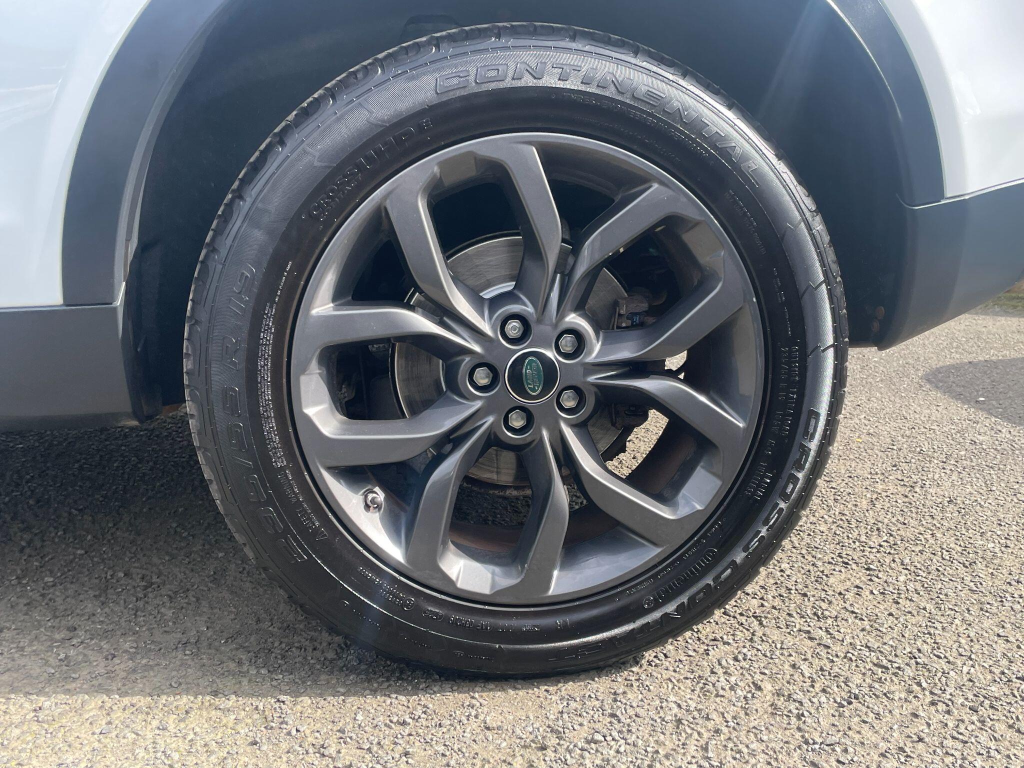Land Rover Discovery Sport view 10