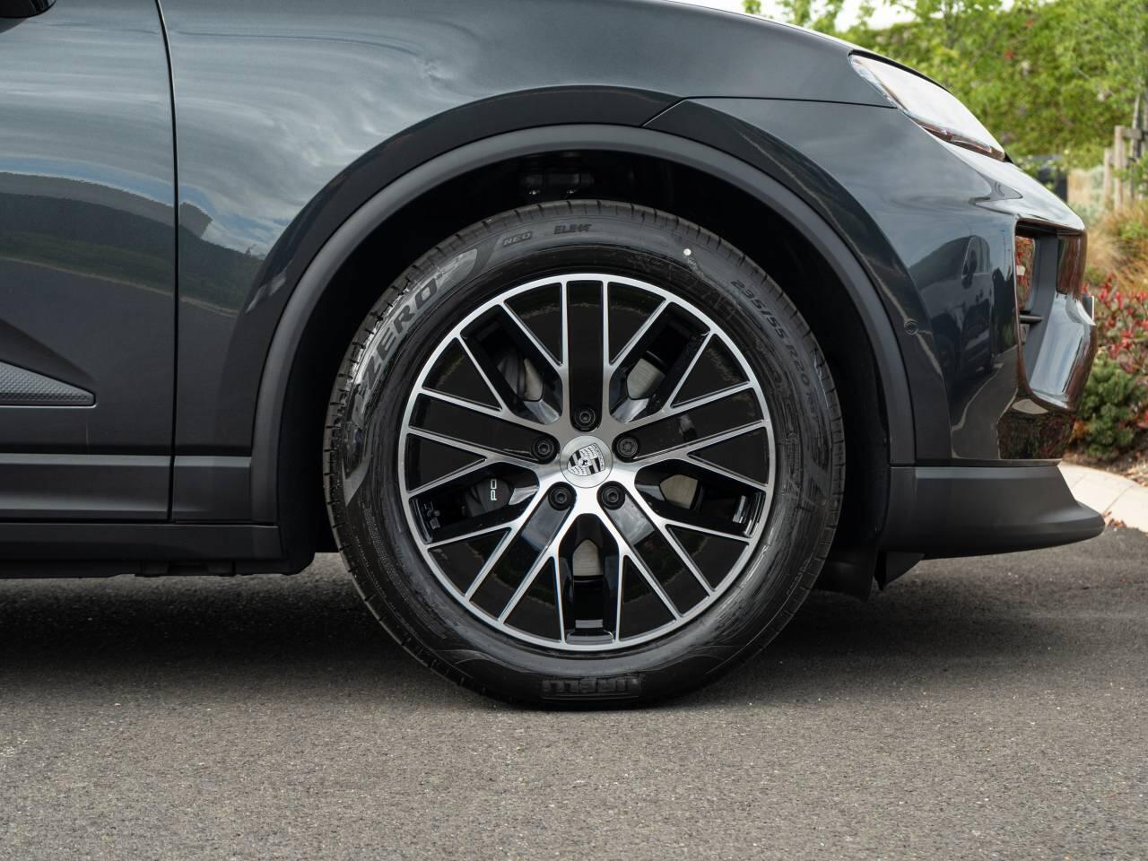 Porsche Macan view 14