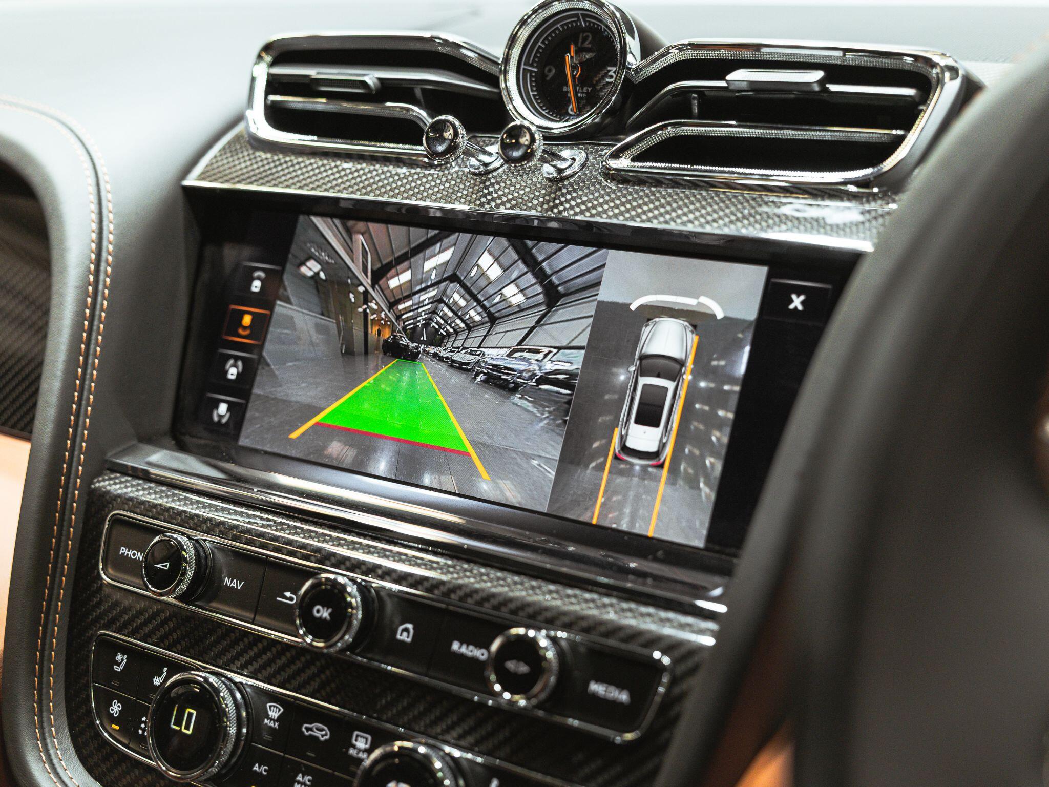 Bentley Bentayga view 34