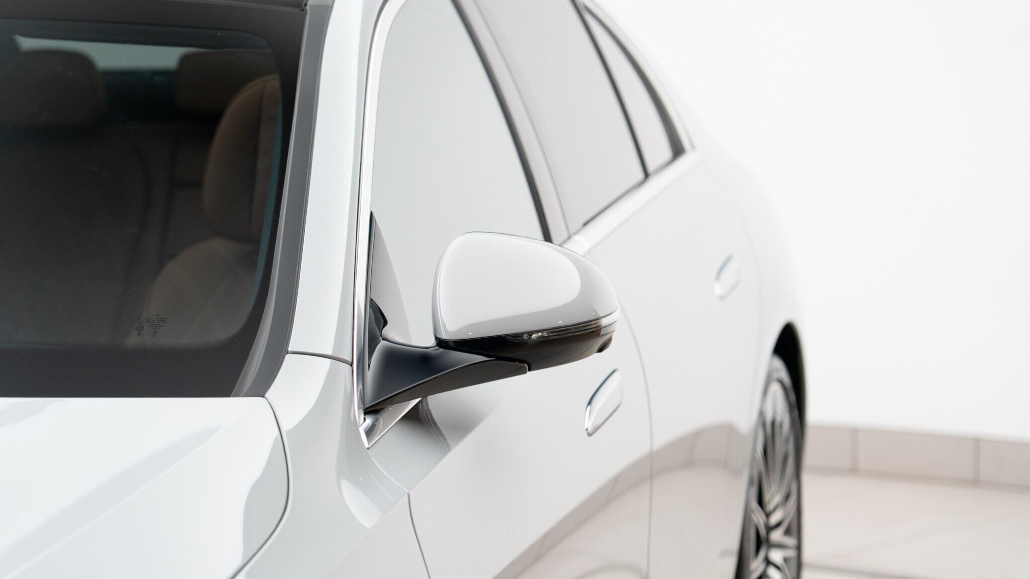 Mercedes-Benz E-Class view 9