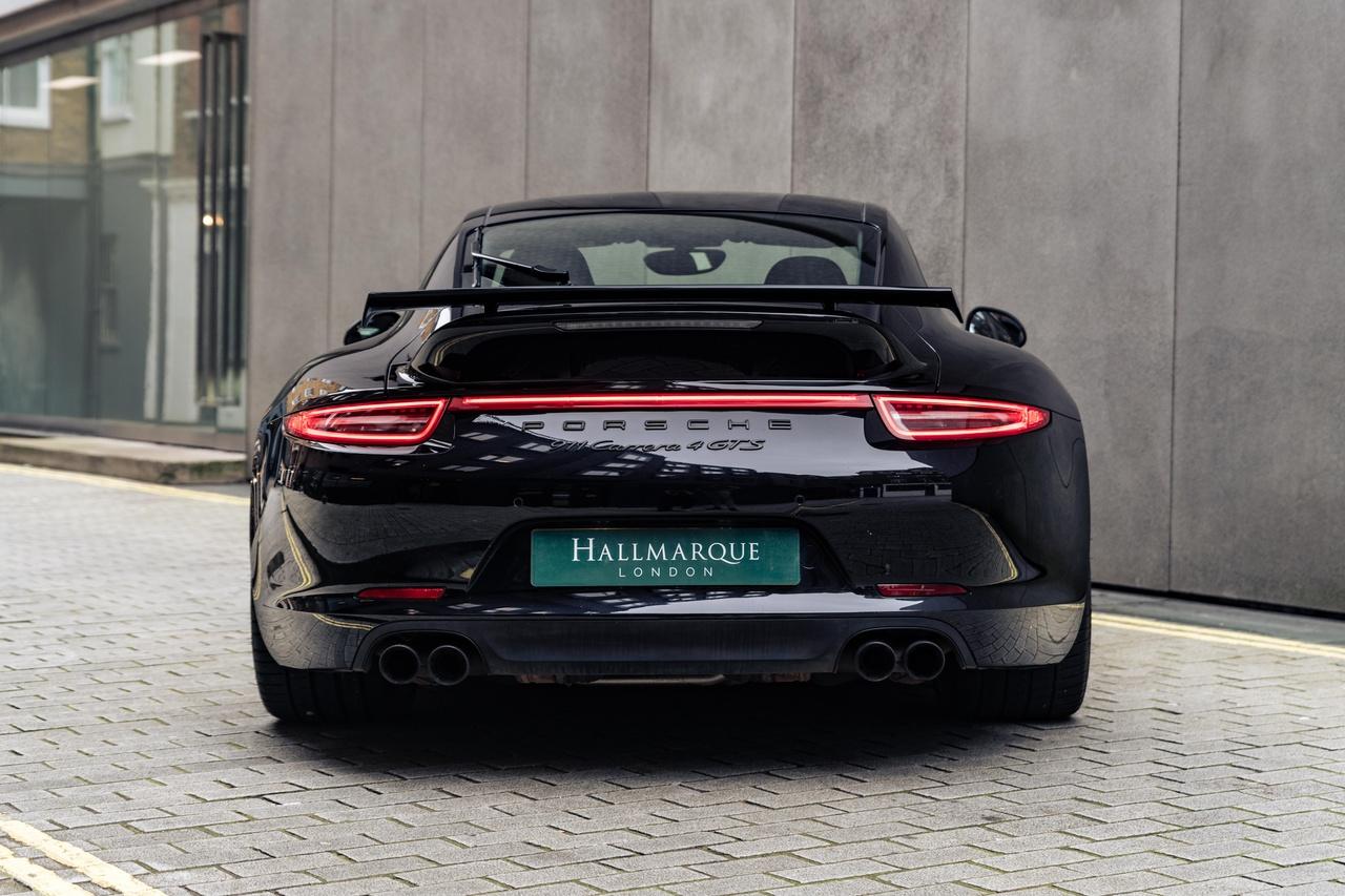 Porsche 911 view 4