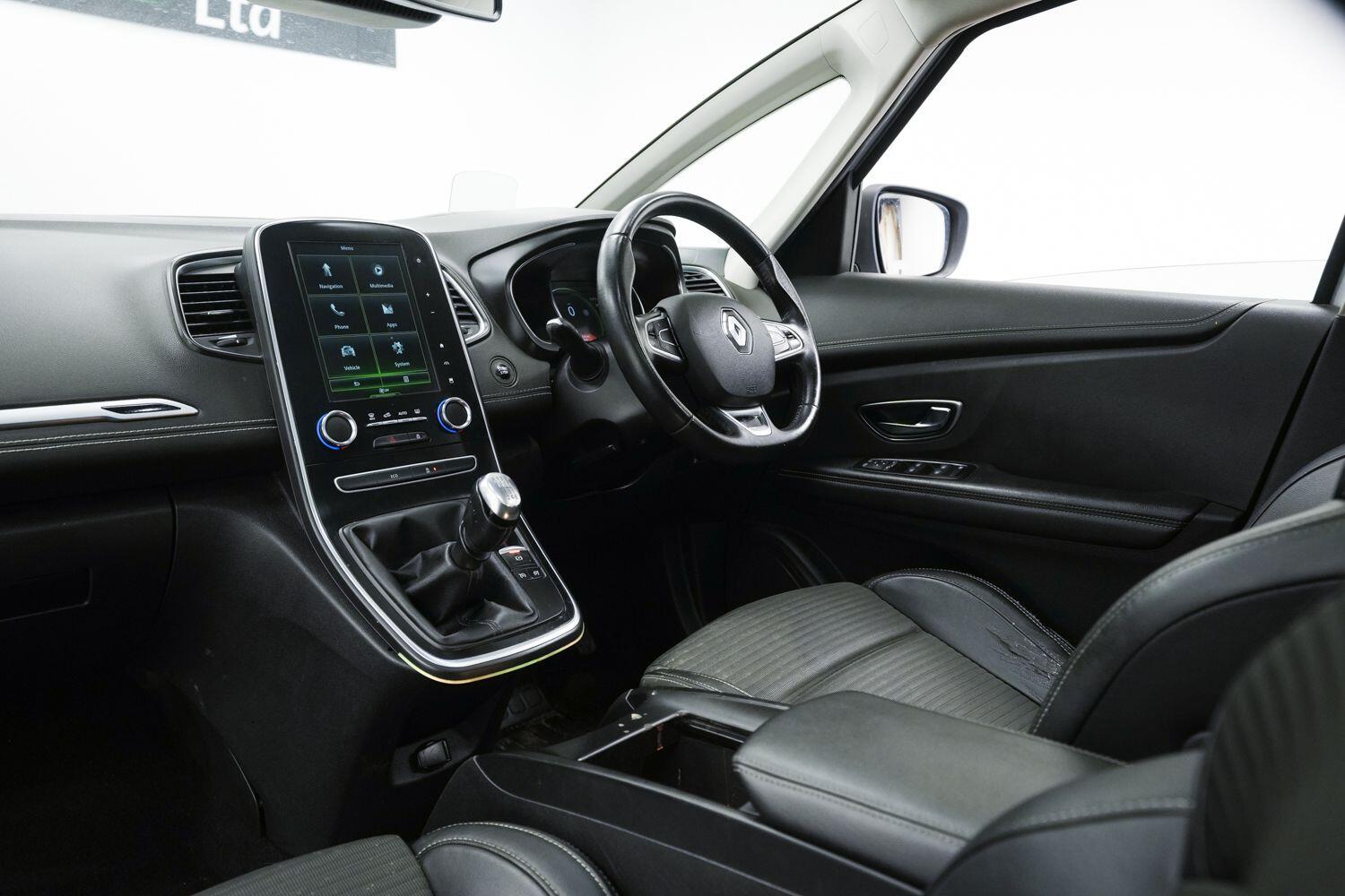 Renault Grand Scenic view 15