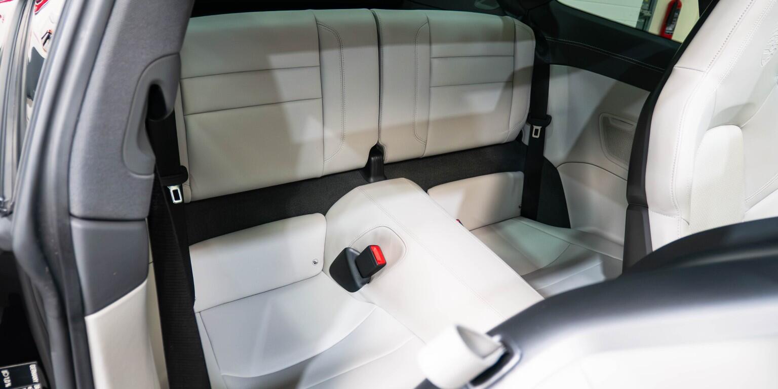 Porsche 911 view 16