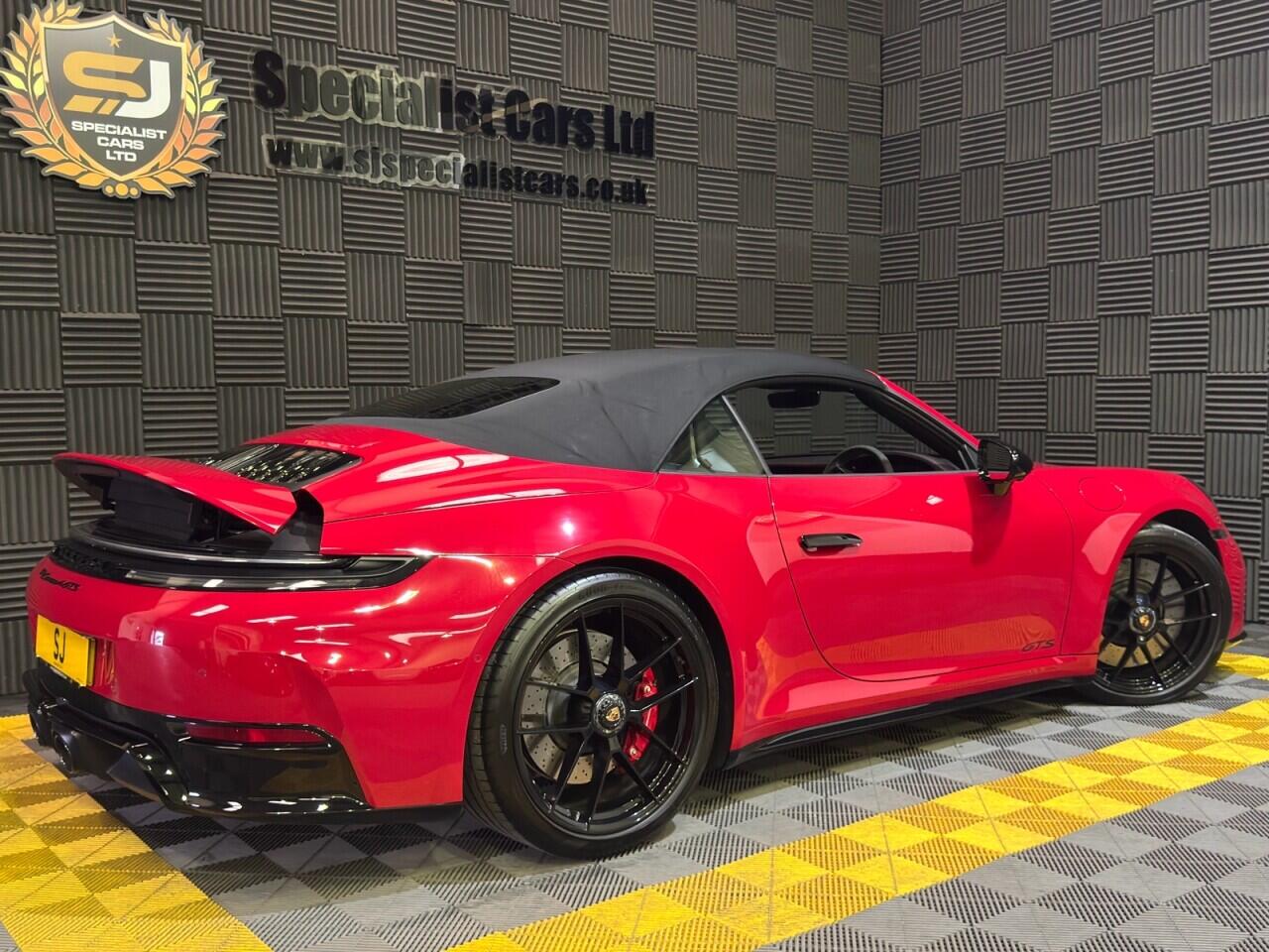Porsche 911 view 19
