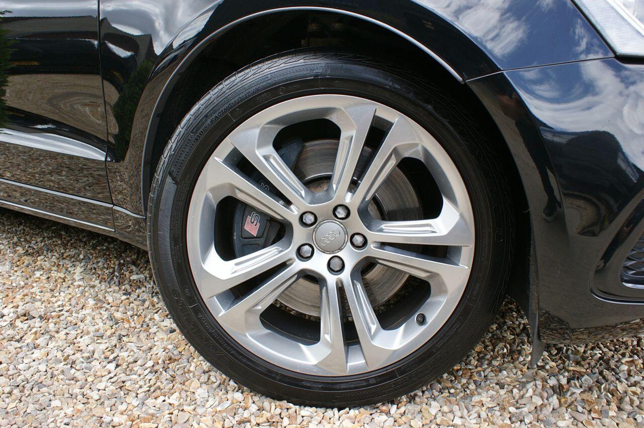Audi SQ5 view 9