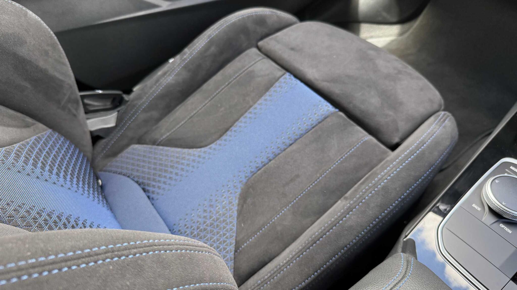 BMW 1 Series view 32