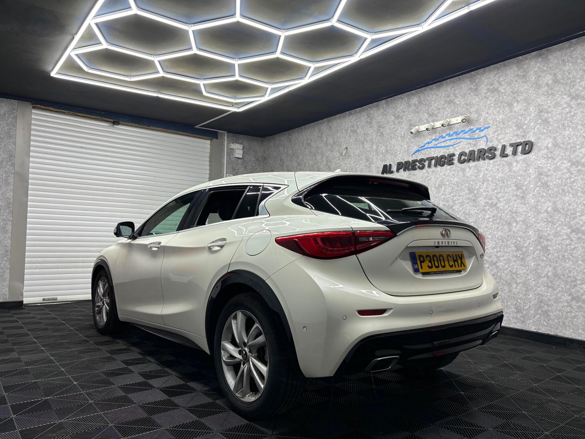 Infiniti Q30 view 4