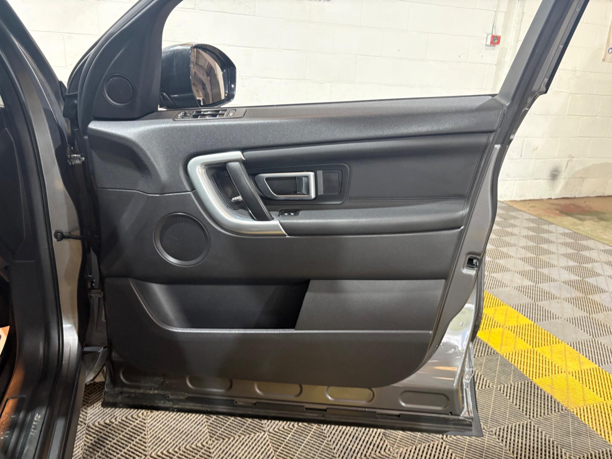 Land Rover Discovery Sport view 42