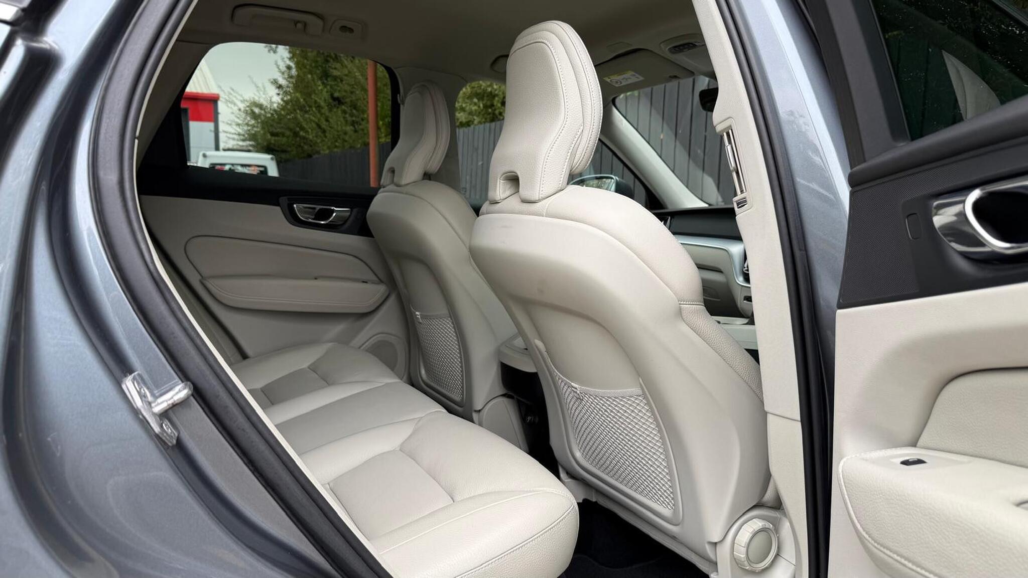 Volvo XC60 view 26