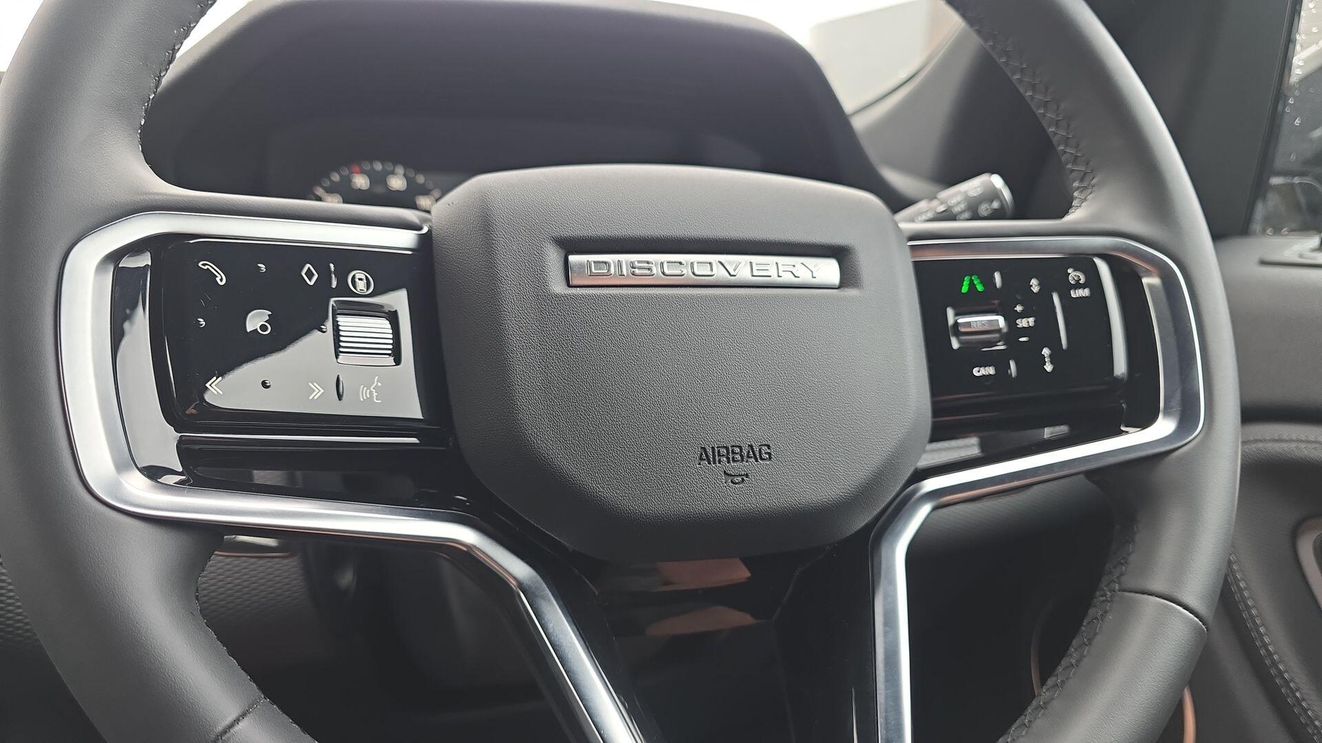 Land Rover Discovery Sport view 31