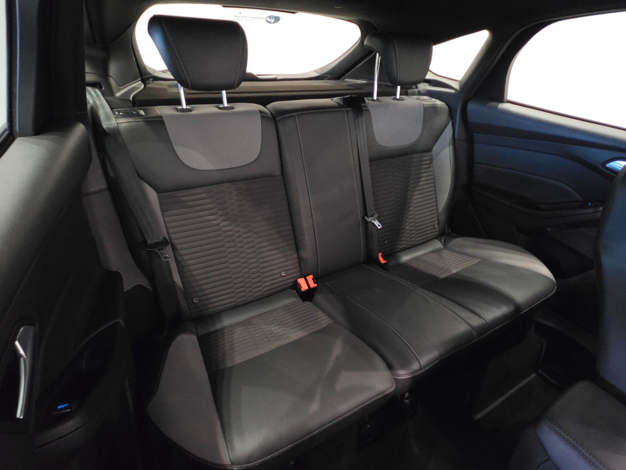 Ford Focus view 18