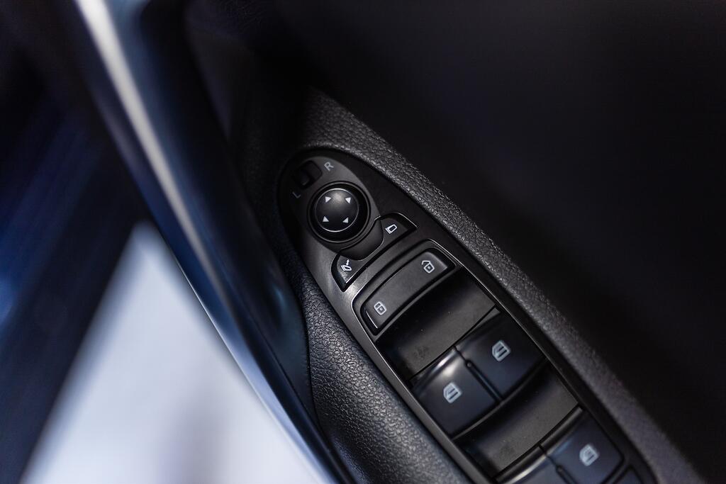 Mercedes-Benz X-Class view 16