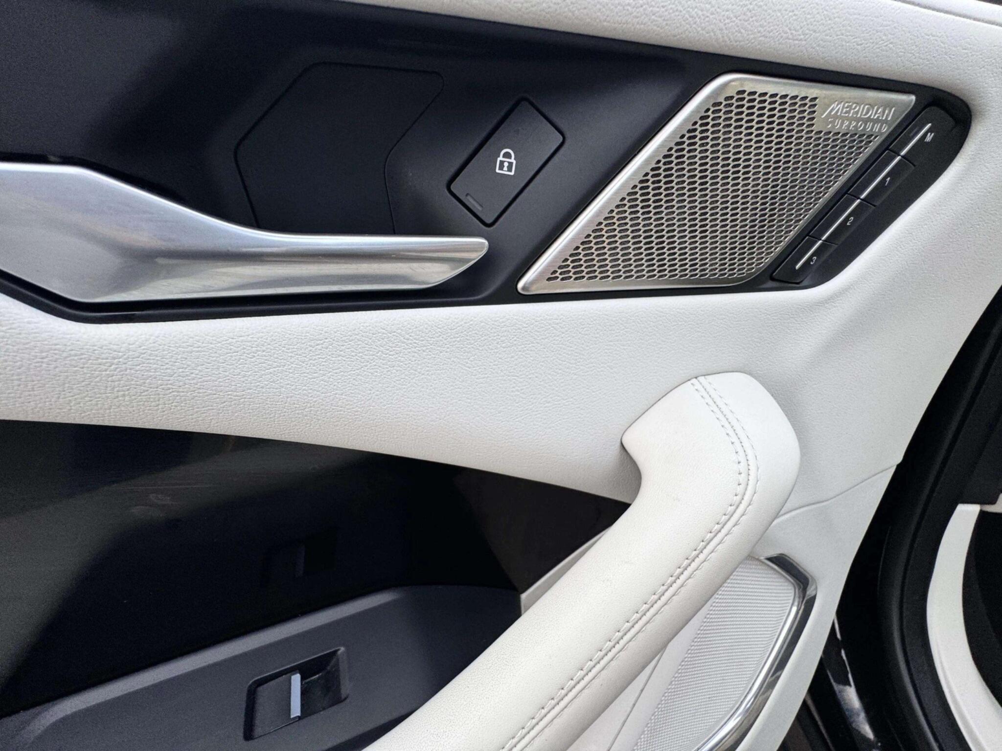 Jaguar I-Pace view 55
