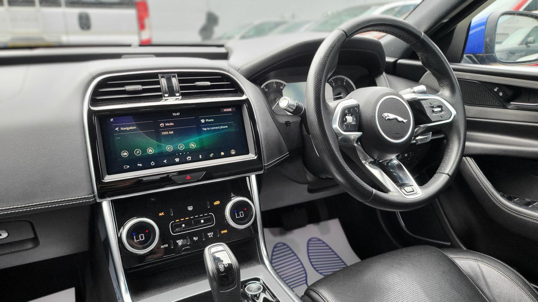 Jaguar Xe view 11