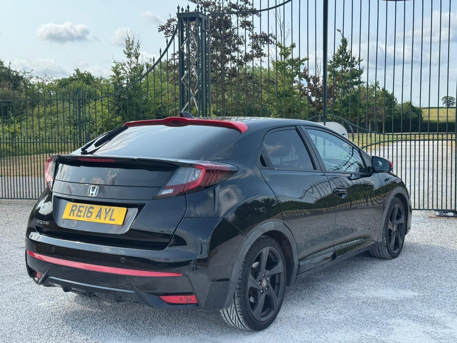 2016 Honda Civic 1.8 i-VTEC Sport Euro 6 (s/s) 5dr • 54,900 miles image 2