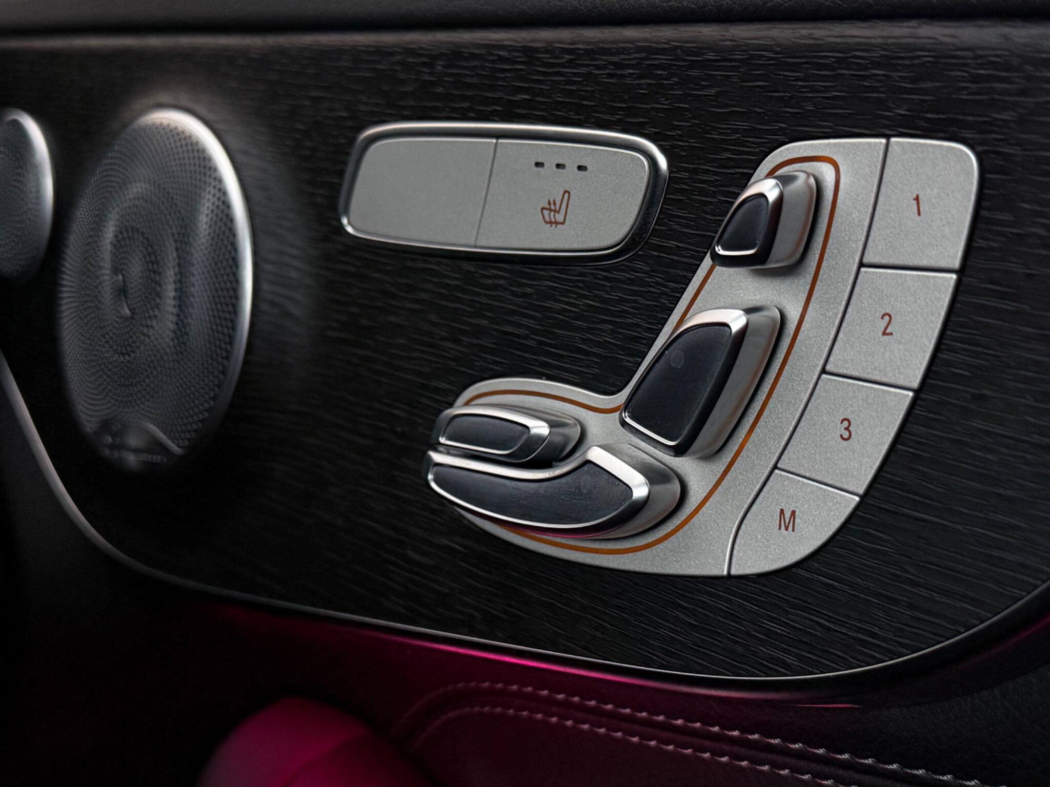 Mercedes-Benz C-Class view 23