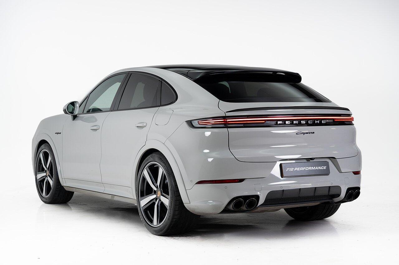 Porsche Cayenne view 9