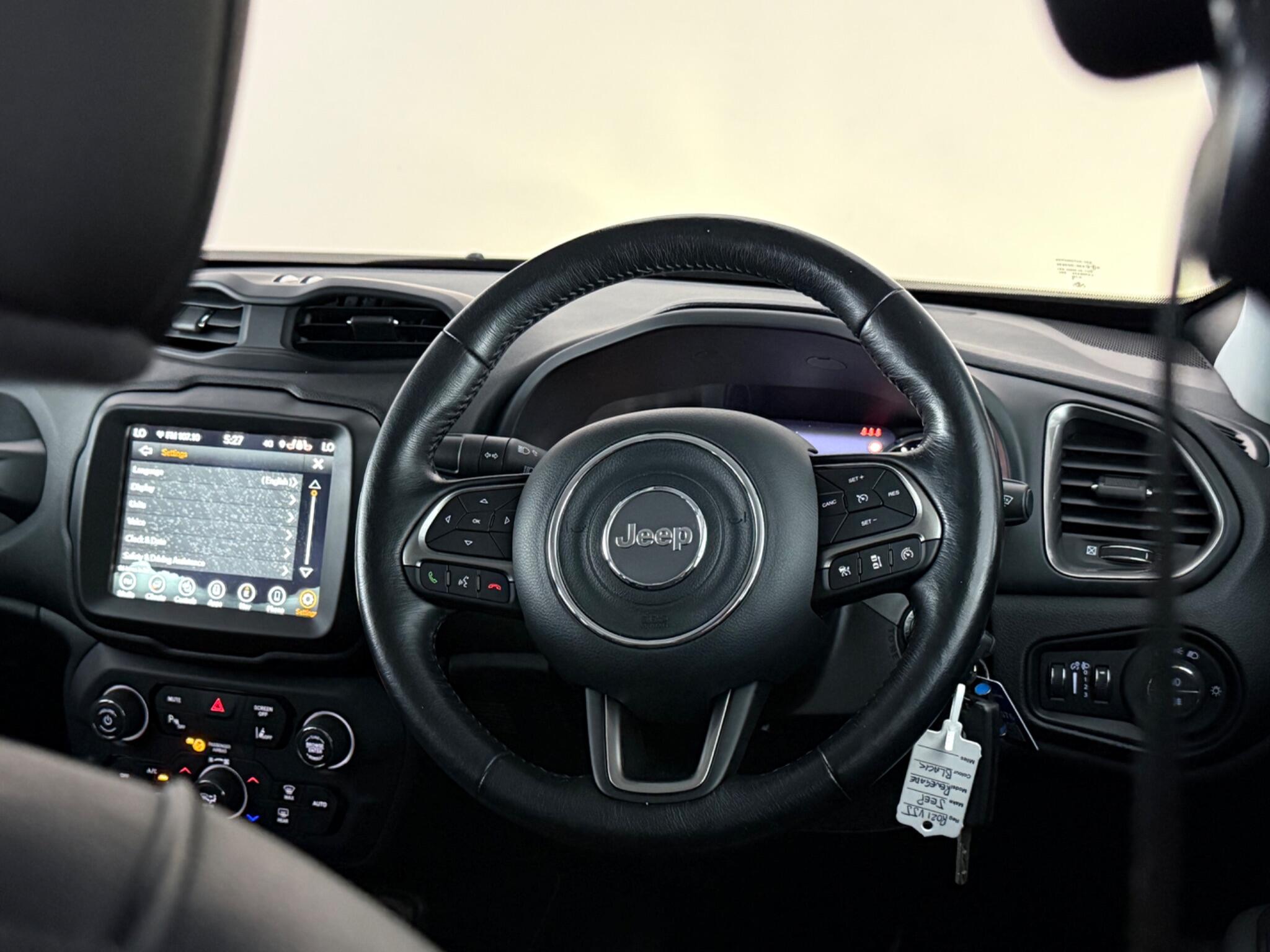 Jeep Renegade view 13