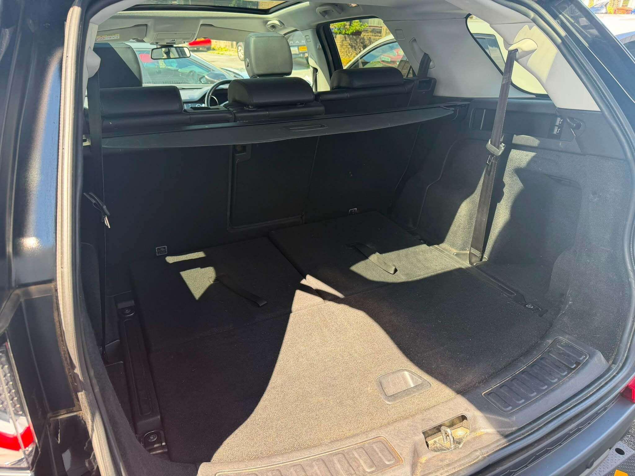 Land Rover Discovery Sport view 8