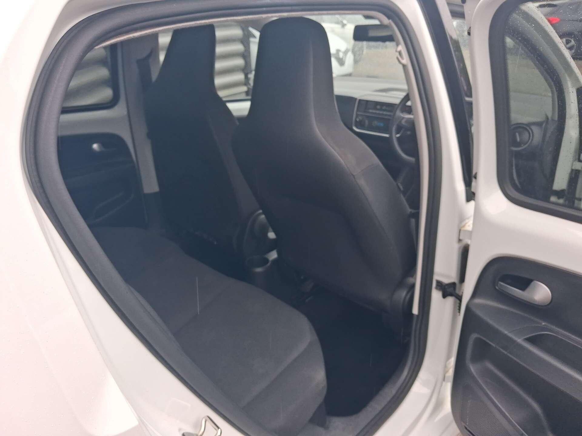 Volkswagen up! view 26