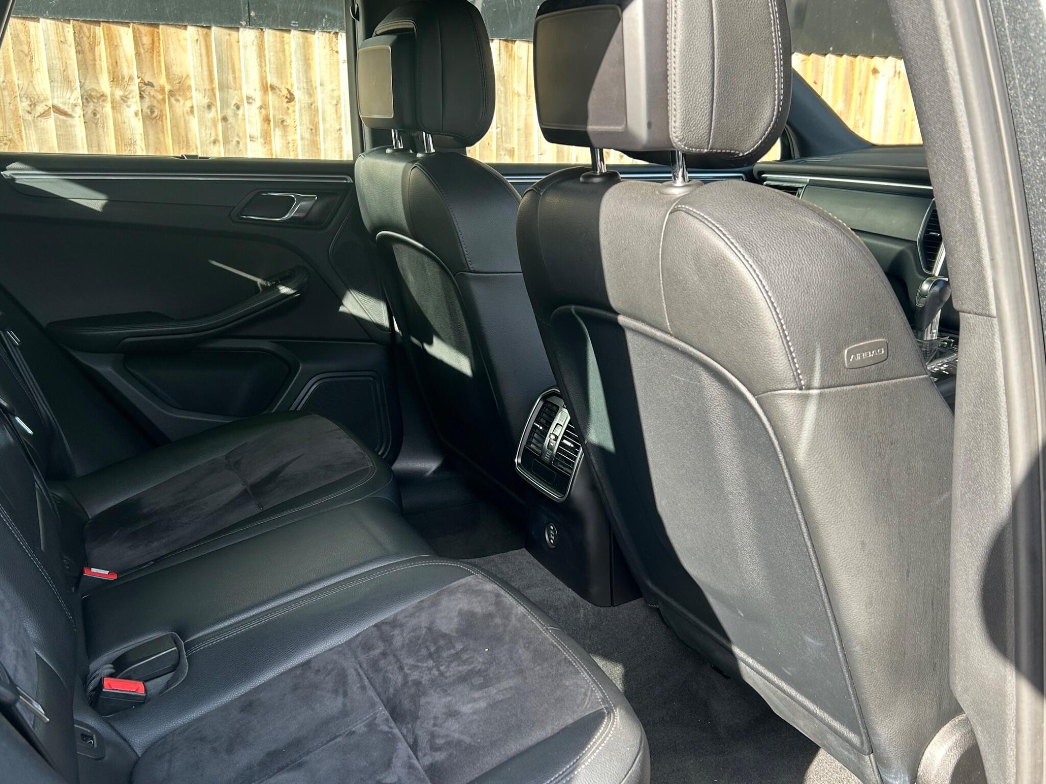 Porsche Macan view 36