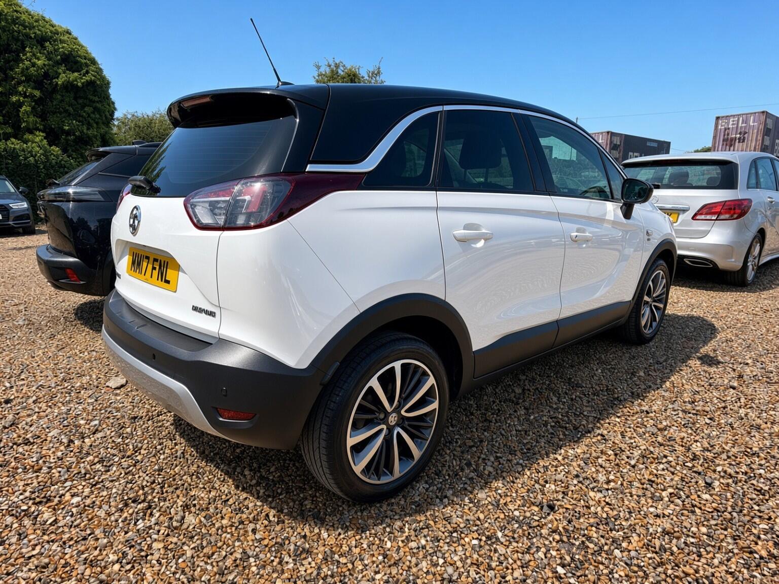 Vauxhall Crossland X view 3