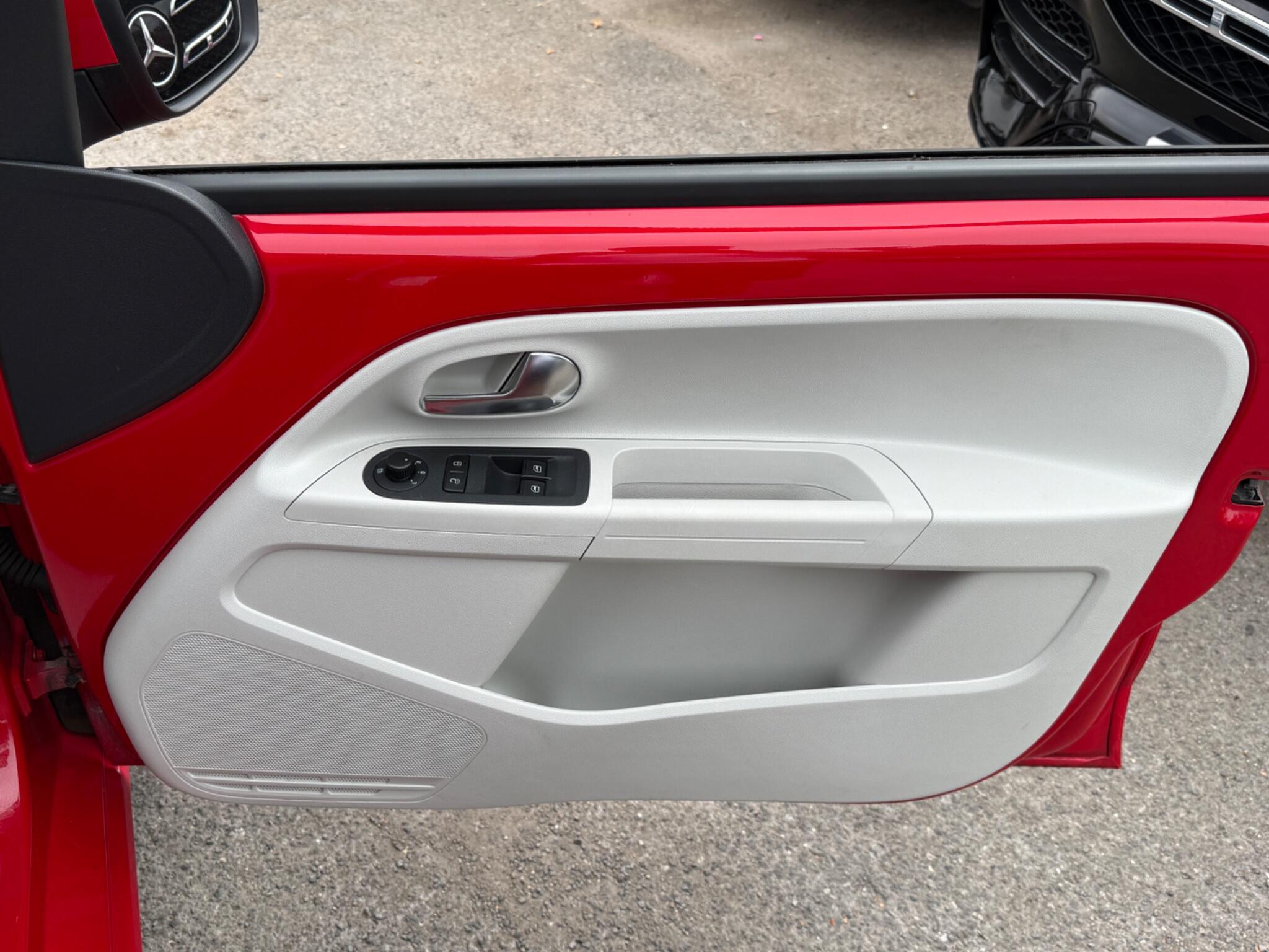 Volkswagen up! - Image 33