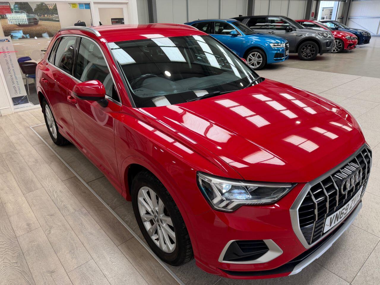 Audi Q3 view 5