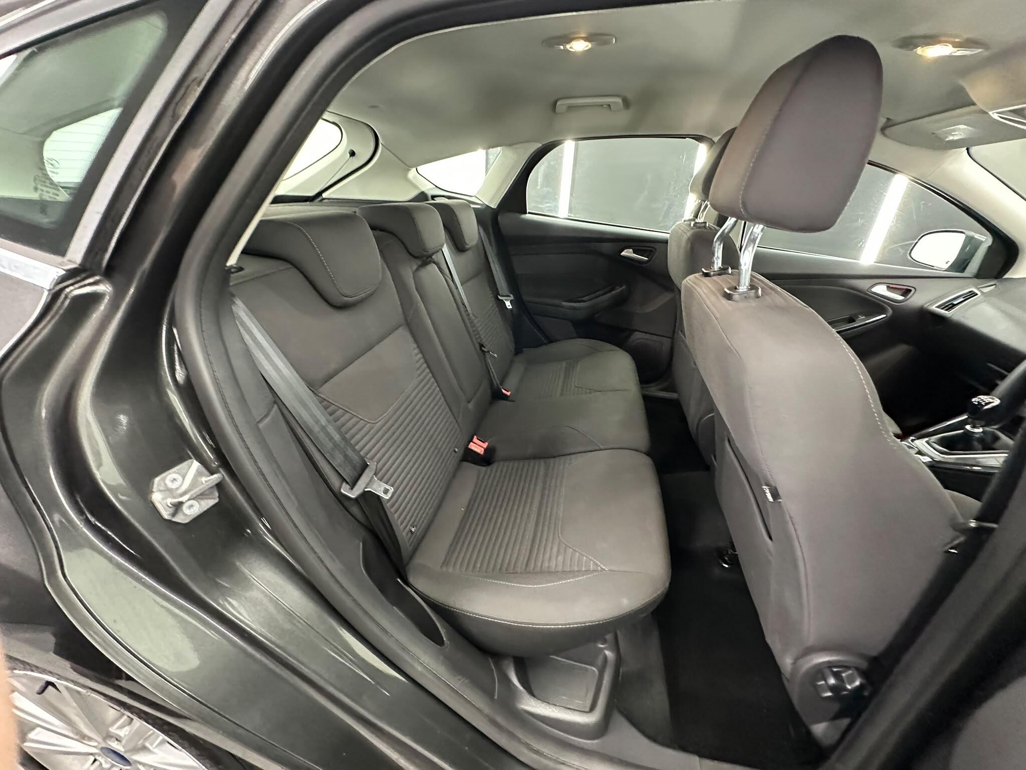 Ford Focus view 25