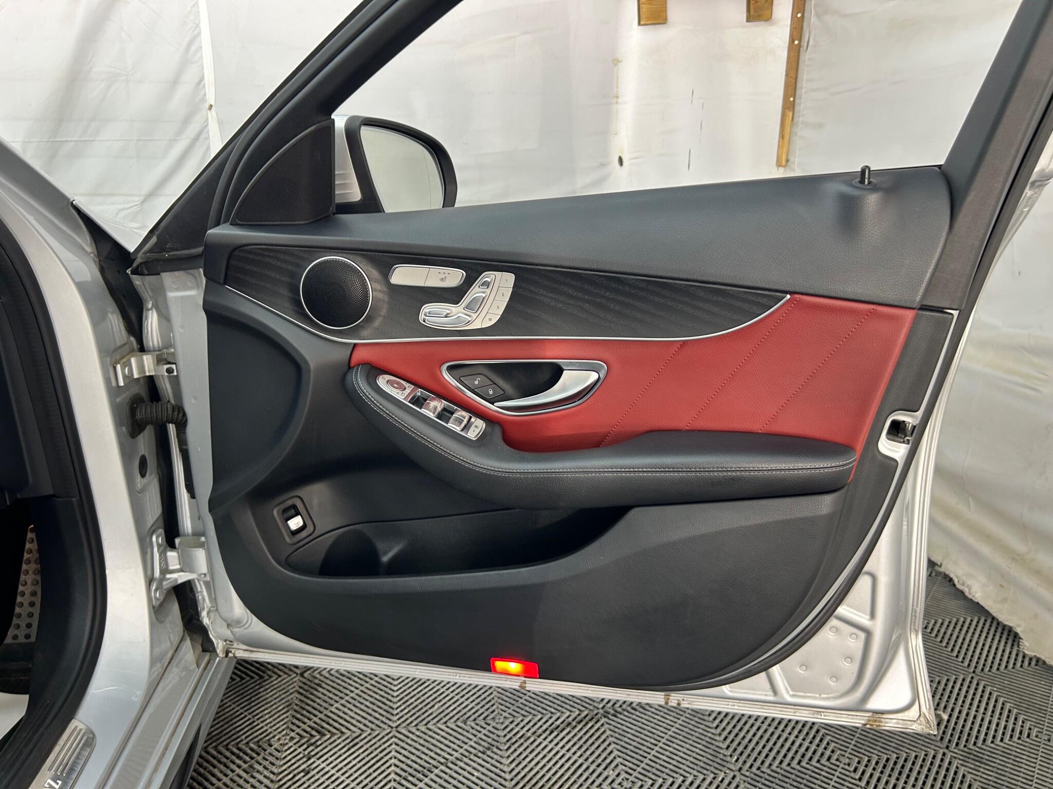 Mercedes-Benz C Class view 30