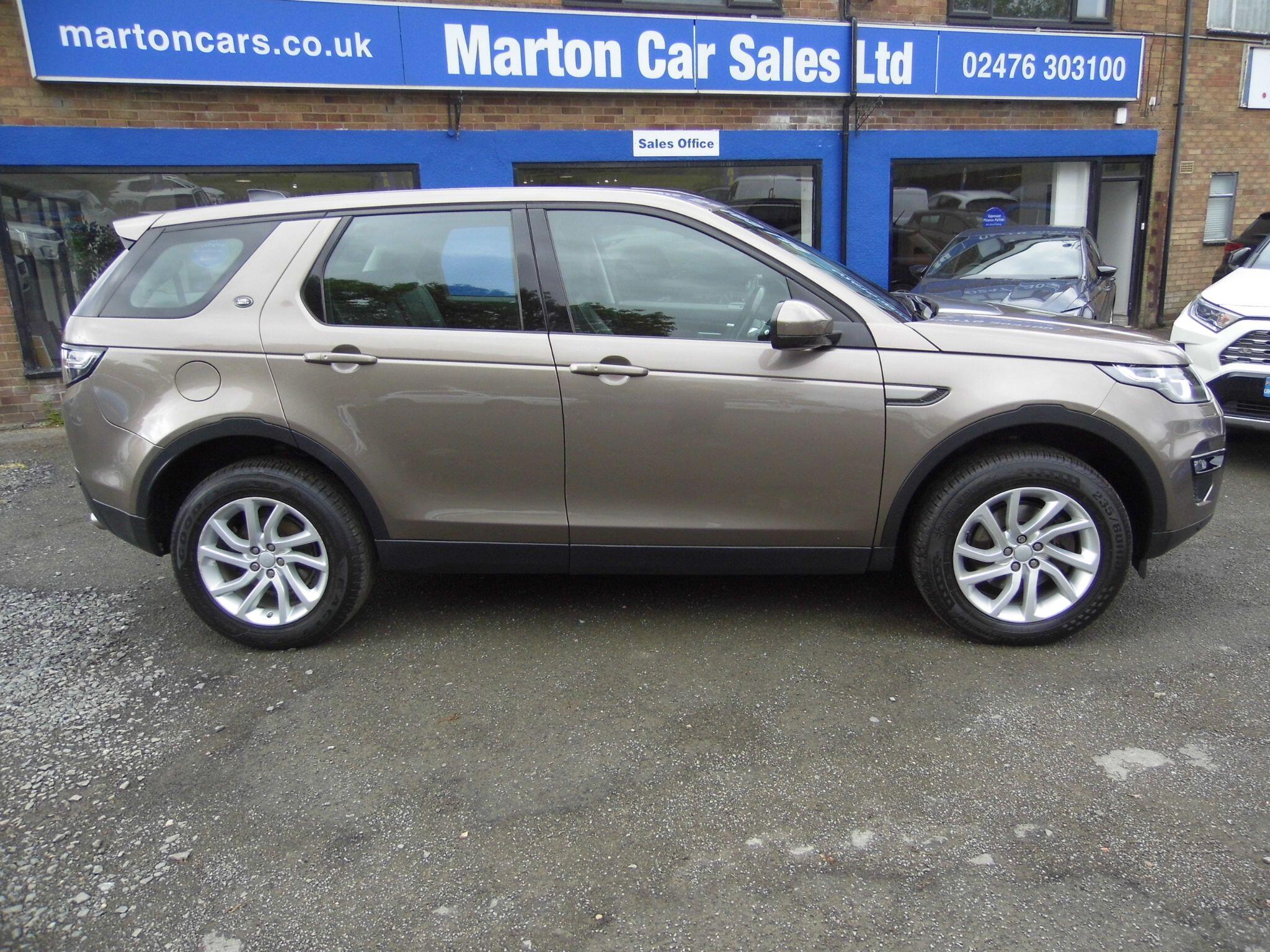Land Rover Discovery Sport view 8