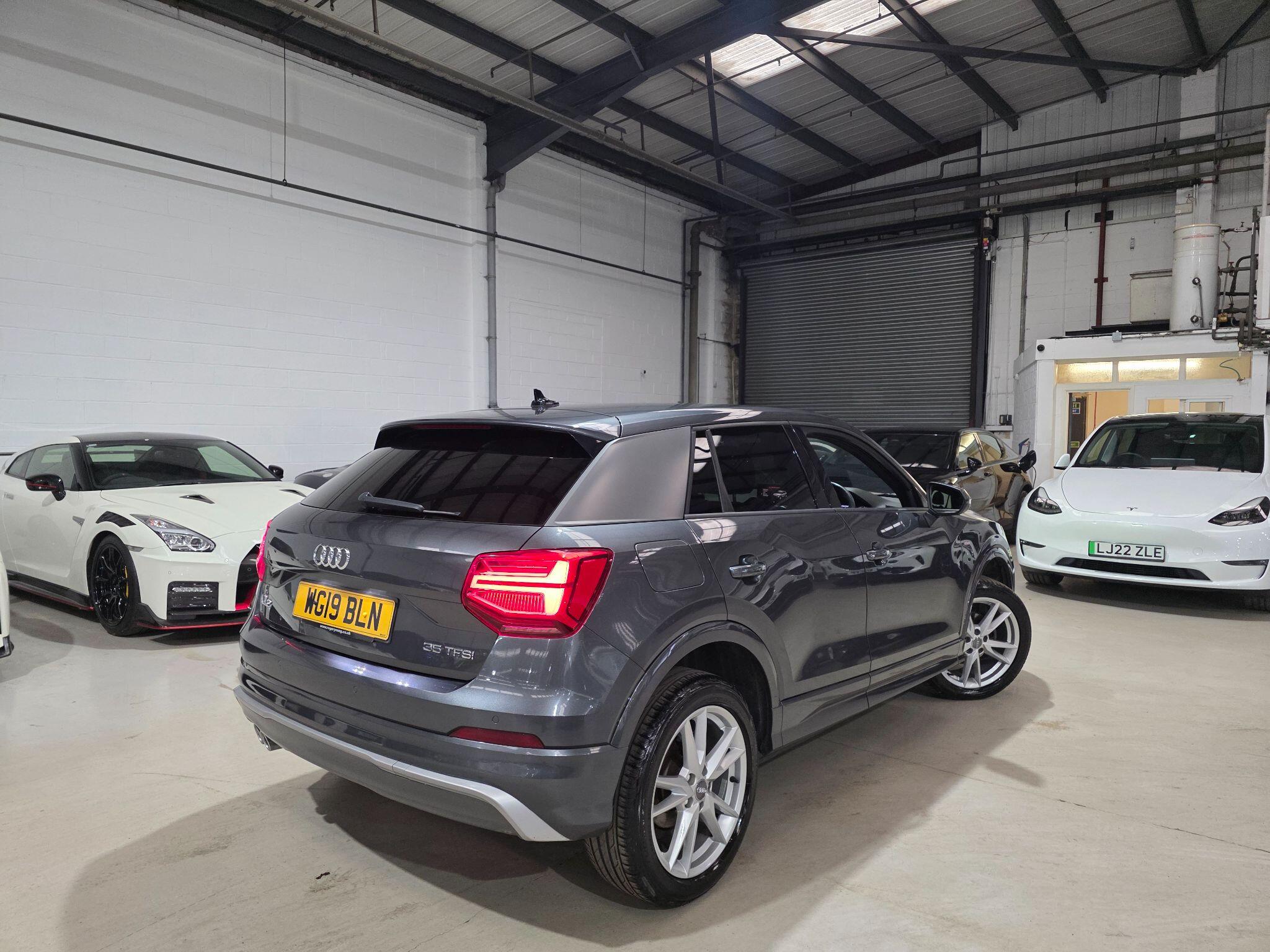 Audi Q2 view 26