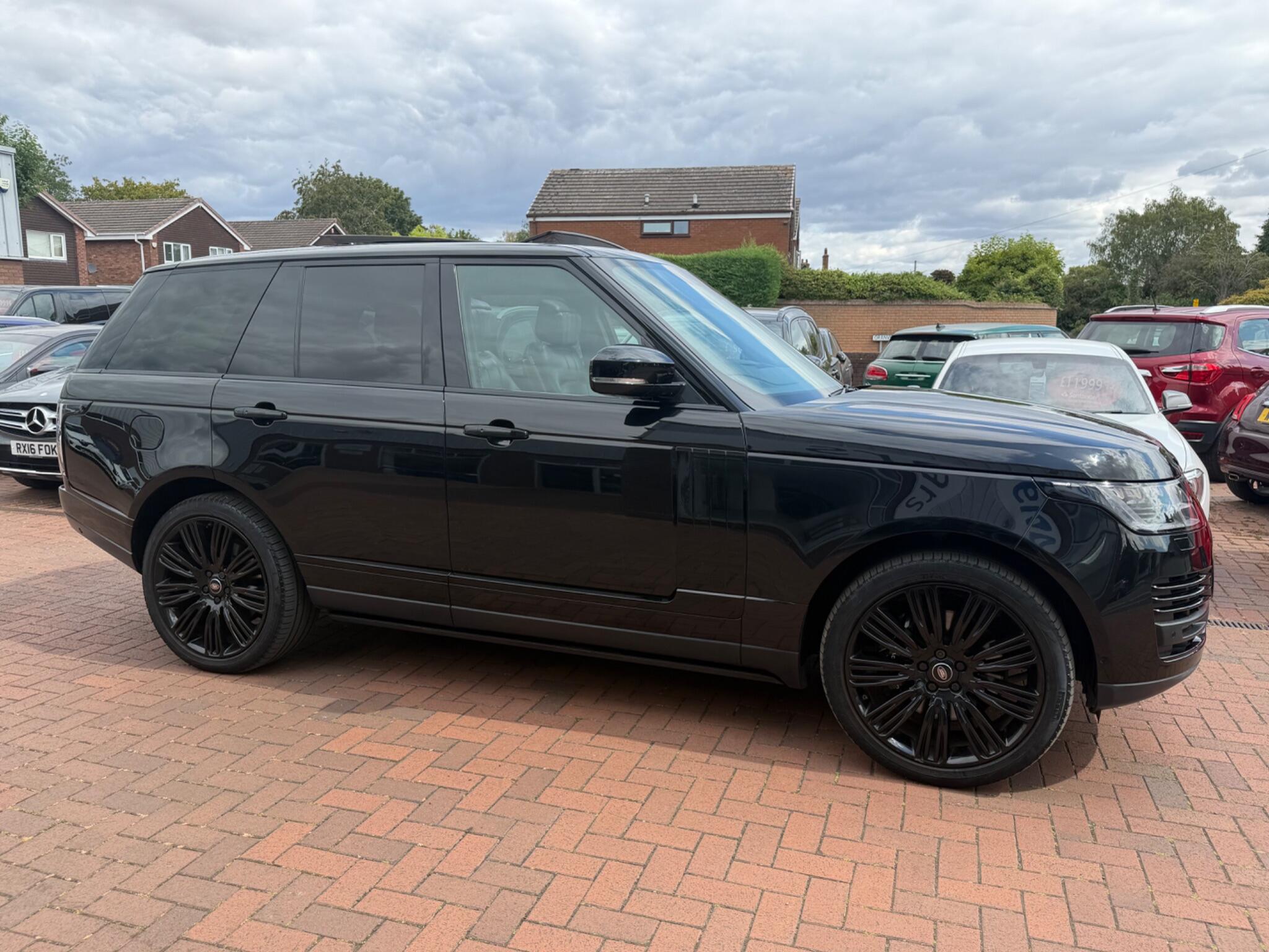 Land Rover Range Rover view 22