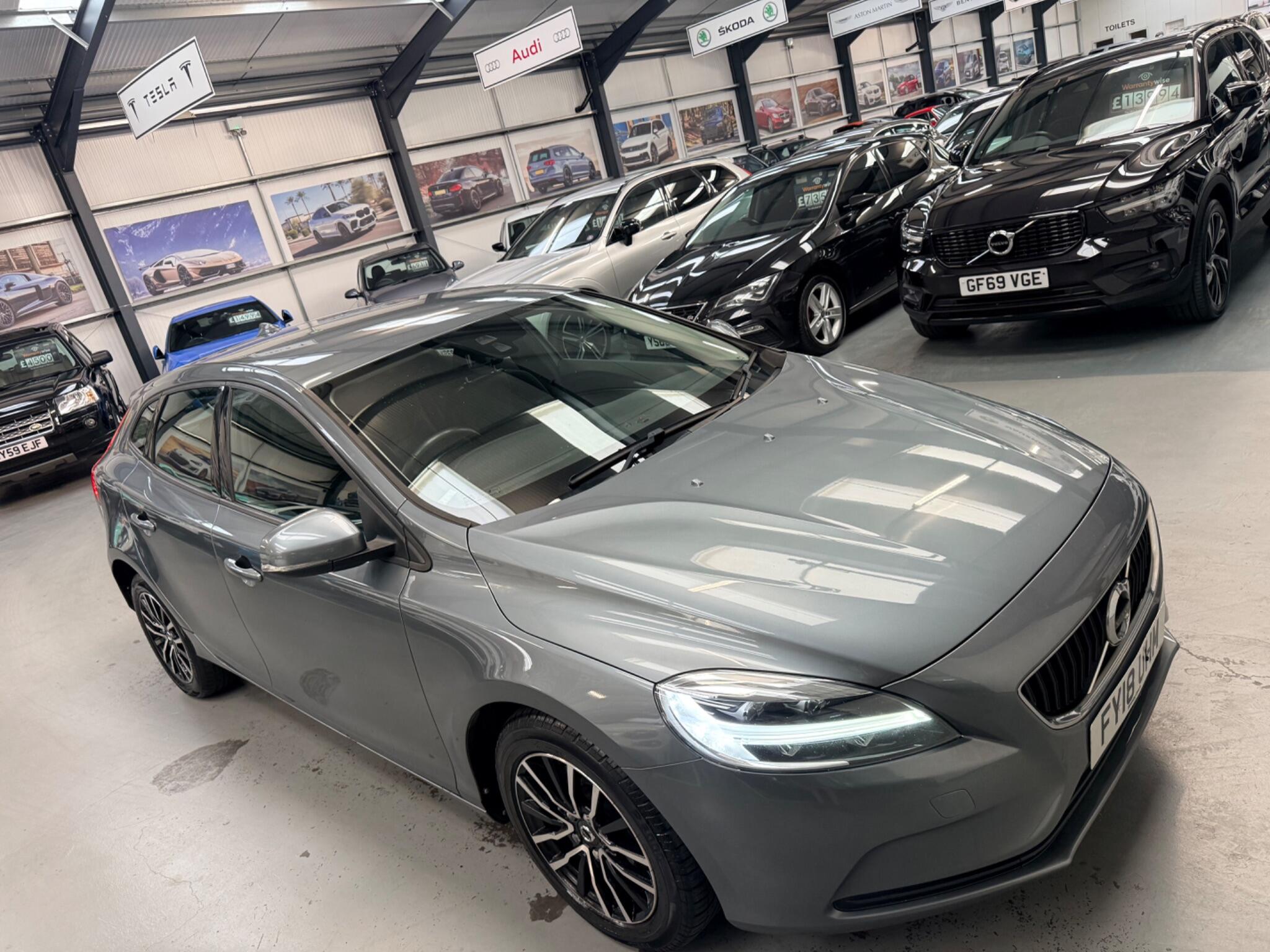 Volvo V40 view 2