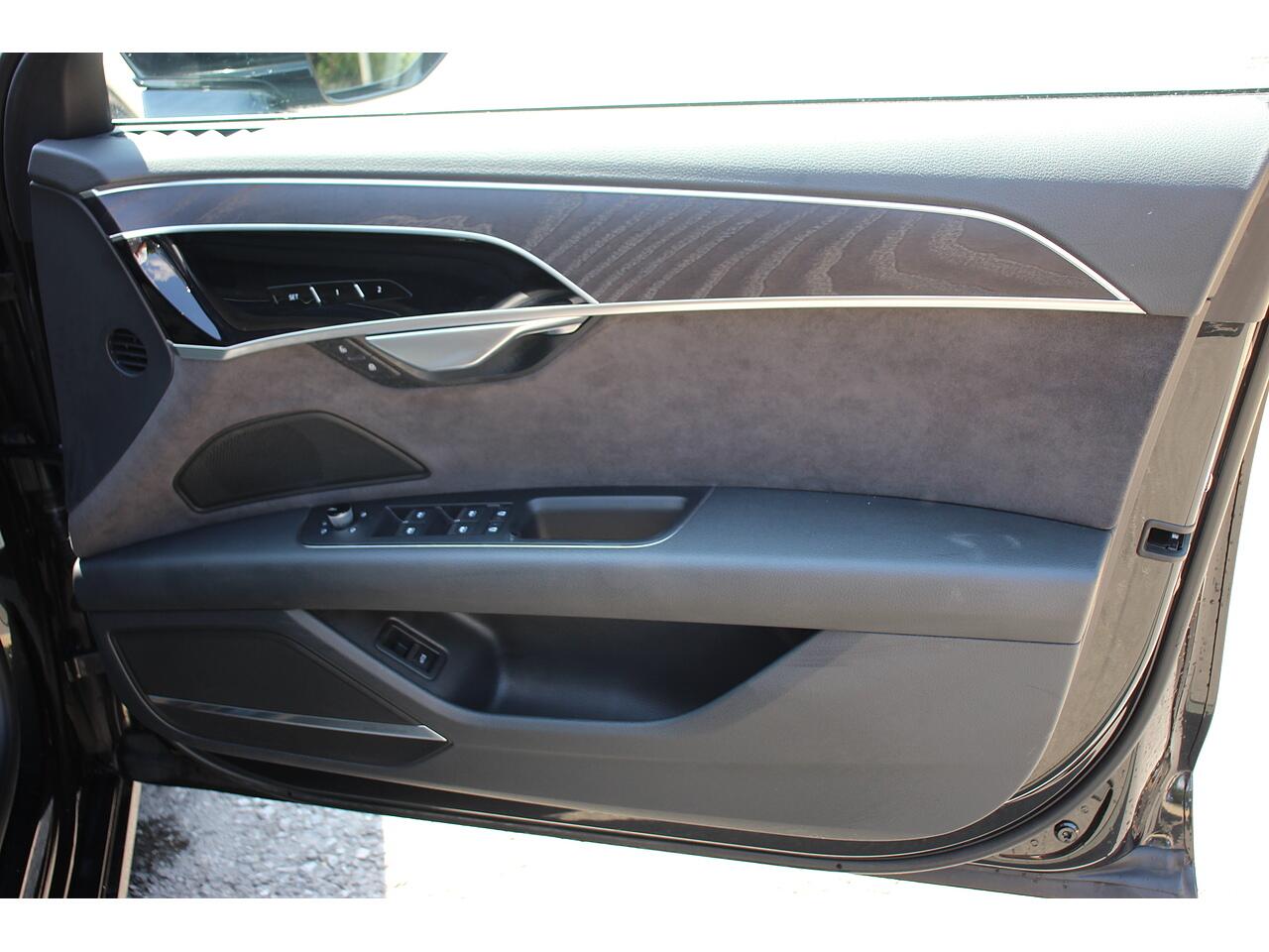 Audi A8 view 36
