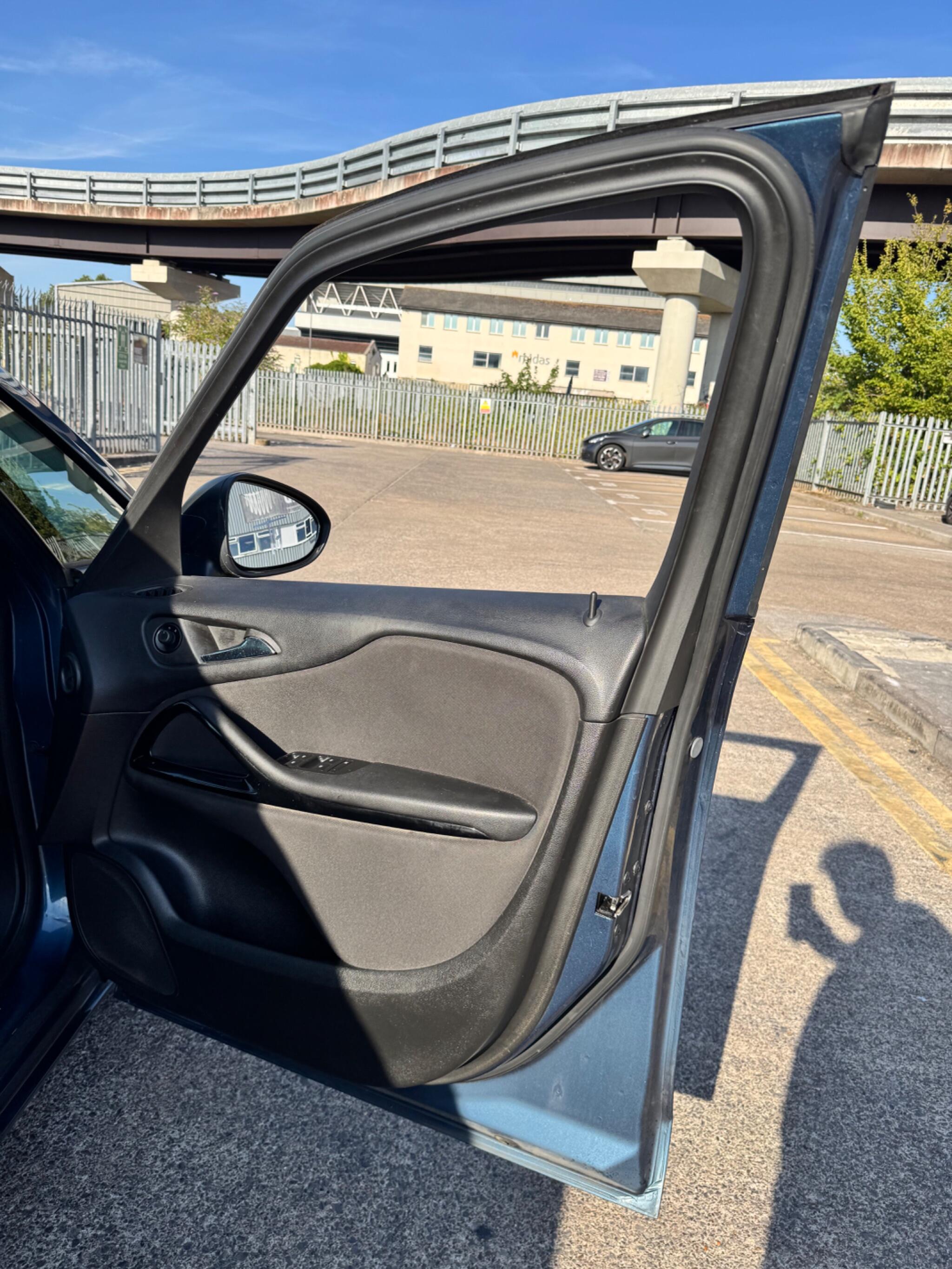 Vauxhall Zafira Tourer view 41