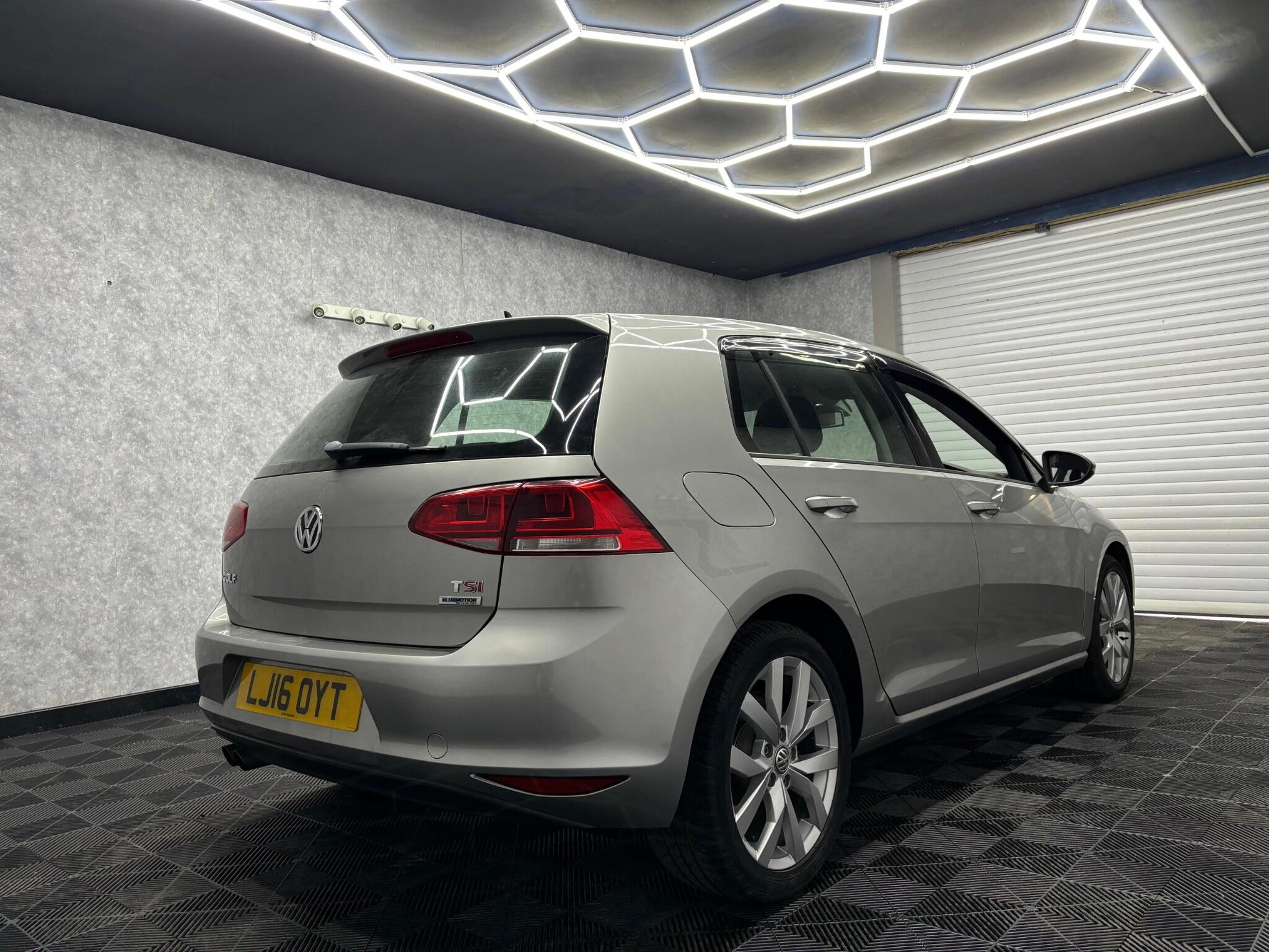 Volkswagen Golf view 2