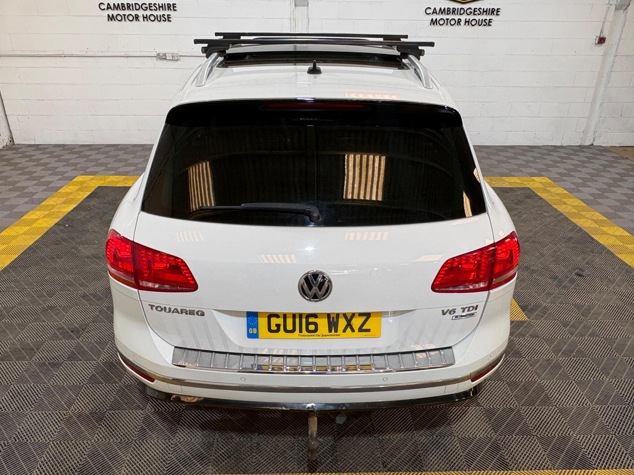 Volkswagen Touareg view 49