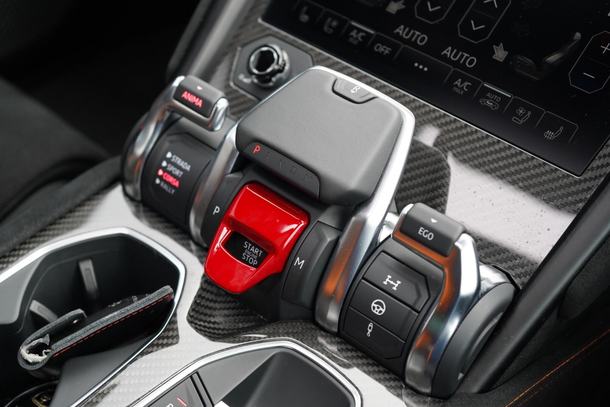 Lamborghini Urus view 32