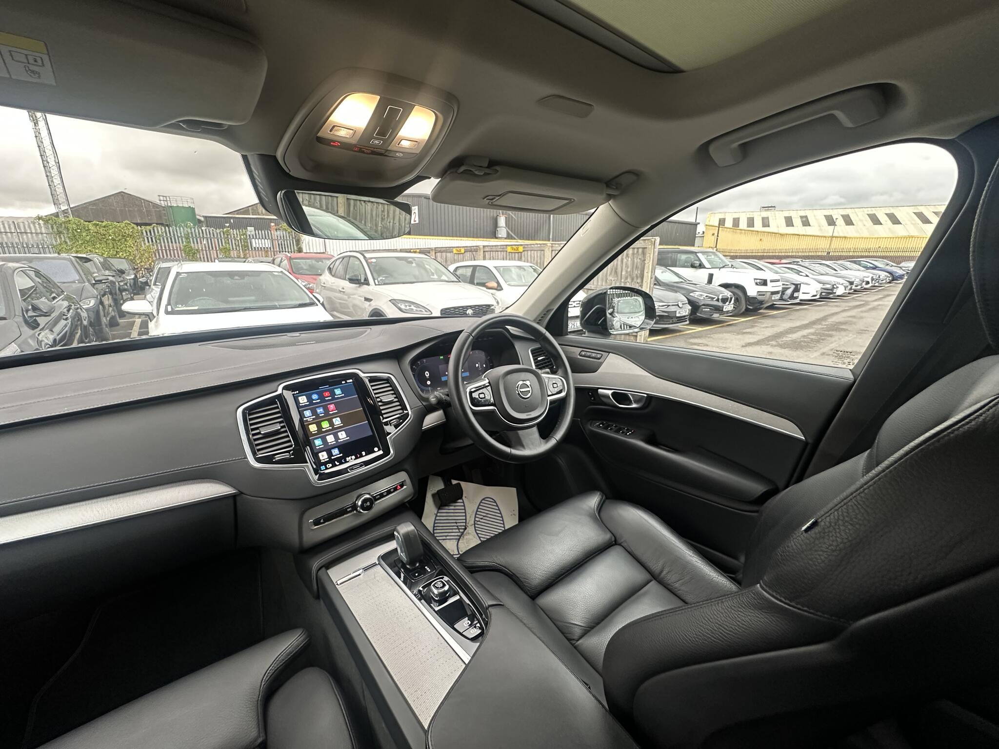 Volvo XC90 view 26