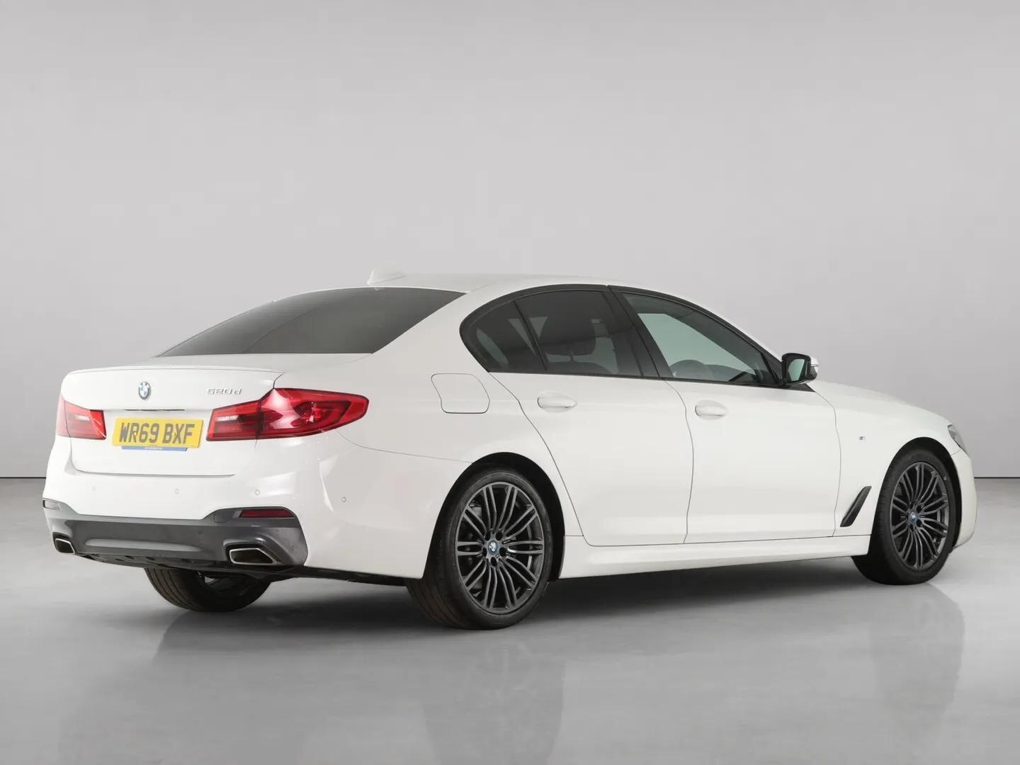 BMW 5 Series view 11