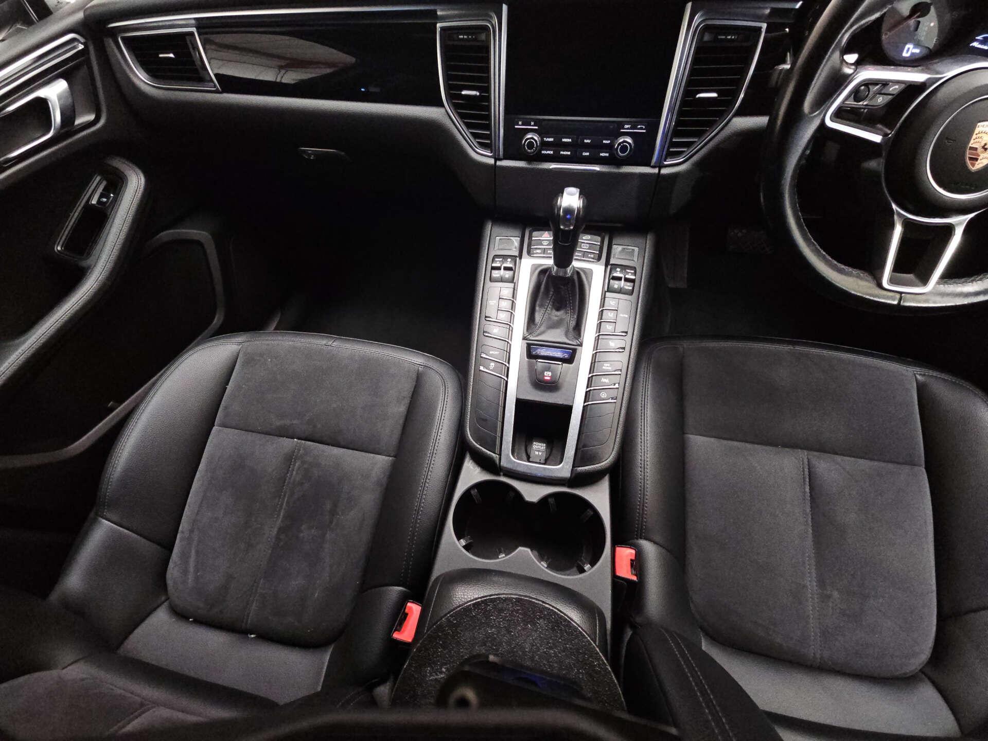 Porsche Macan view 9
