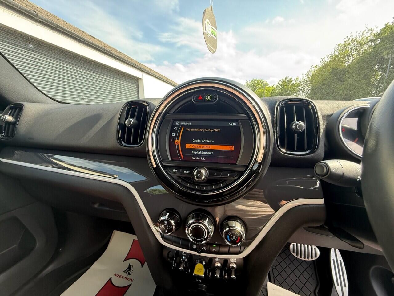 MINI Countryman view 14