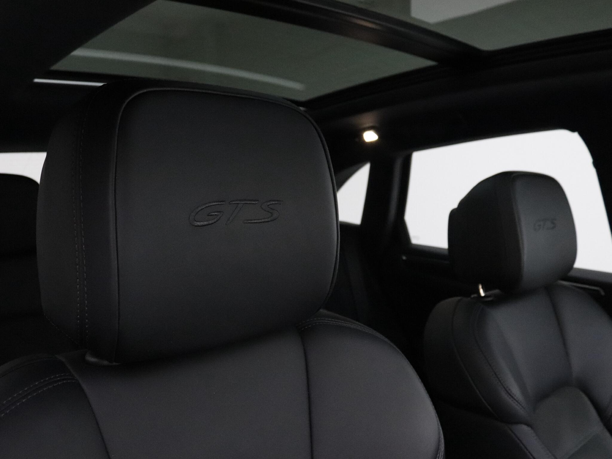 Porsche Macan view 15