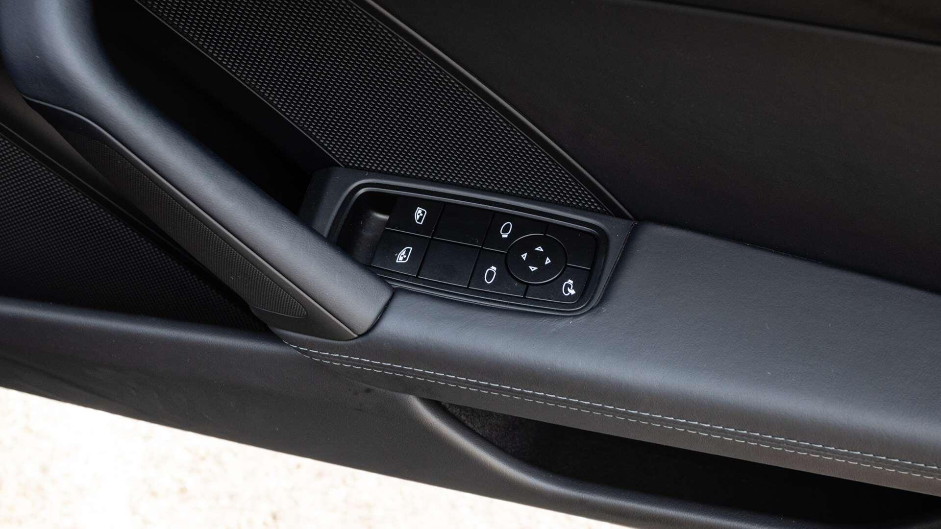 Porsche 911 view 31