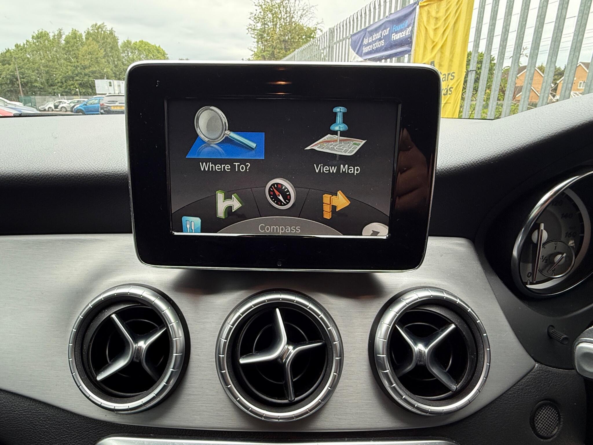 2015 Mercedes-Benz CLA image 38