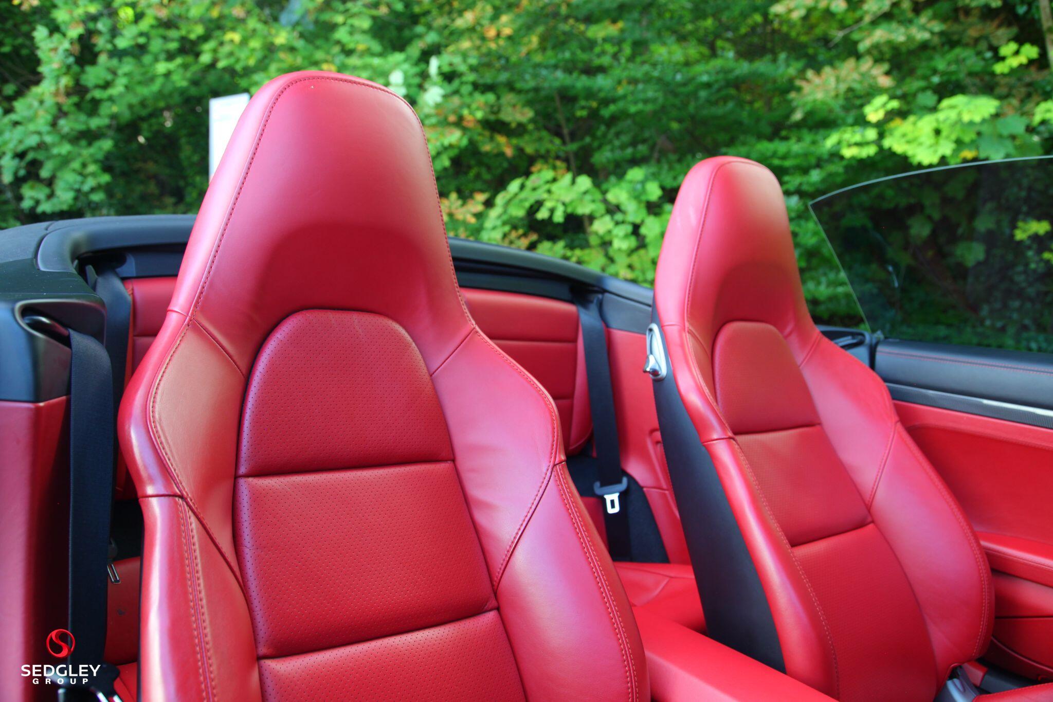Porsche 911 view 18